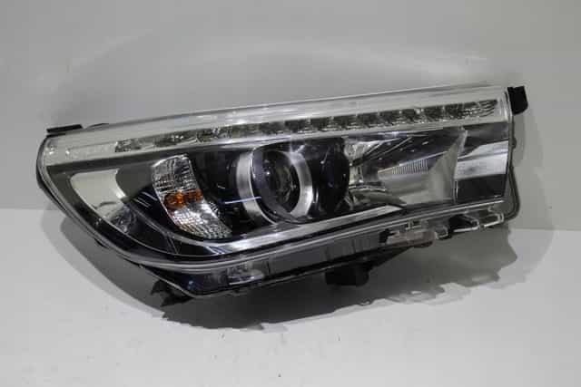 toyota hilux viii lampa przód przednia led prawa 15r+