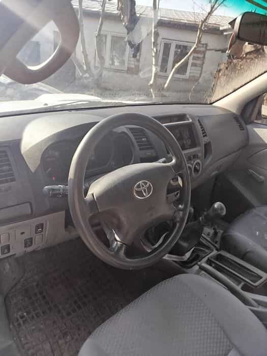 Toyota hilux 2.5 salon