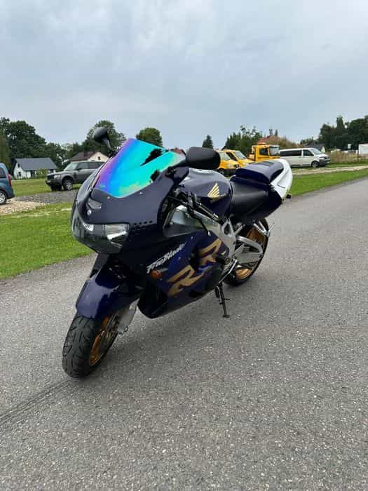 Honda CBR 900RR bdb stan doinwestowana