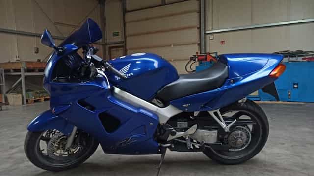 Honda VFR 800 Fi  2000r opony dot 23