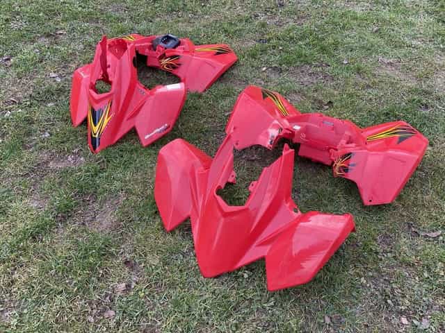 Plastiki owiewki nadkola Suzuki ltz 400 K9 wtrysk