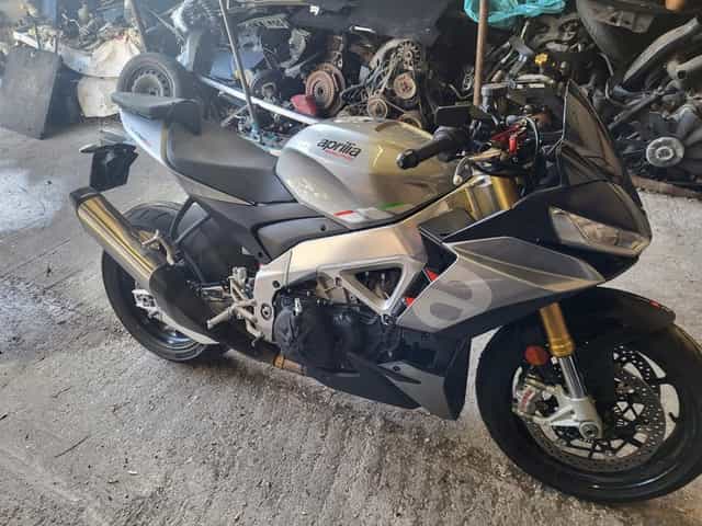 Aprilia tuono 1100 V4 silnik lagi owiewki czacha licznik lampa