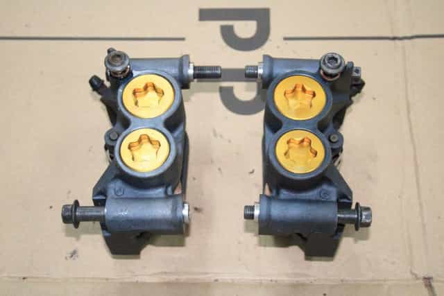 Zacisk Zaciski Hamulcowe Przód Przednie Yamaha R6 RJ05 RJ09 5SL 03-05