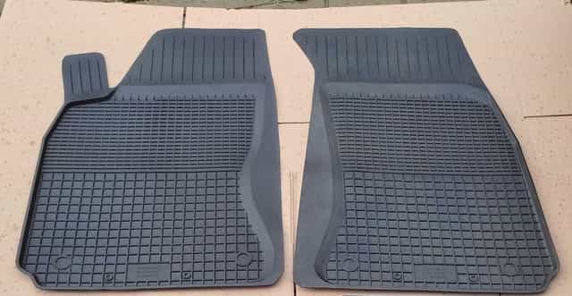 TOYOTA HILUX NOWE Dywaniki PRZÓD gumowe przednie korytka korytko