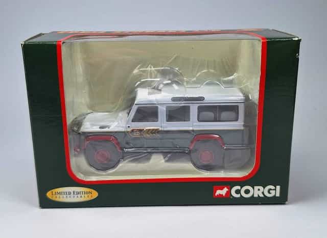 CORGI - LAND ROVER DEFENDER 110 "Eddie Stobart Ltd." , skala 1:43