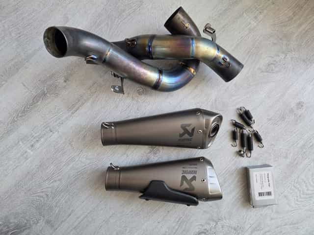Akrapovic Ducati streetfighter v4s