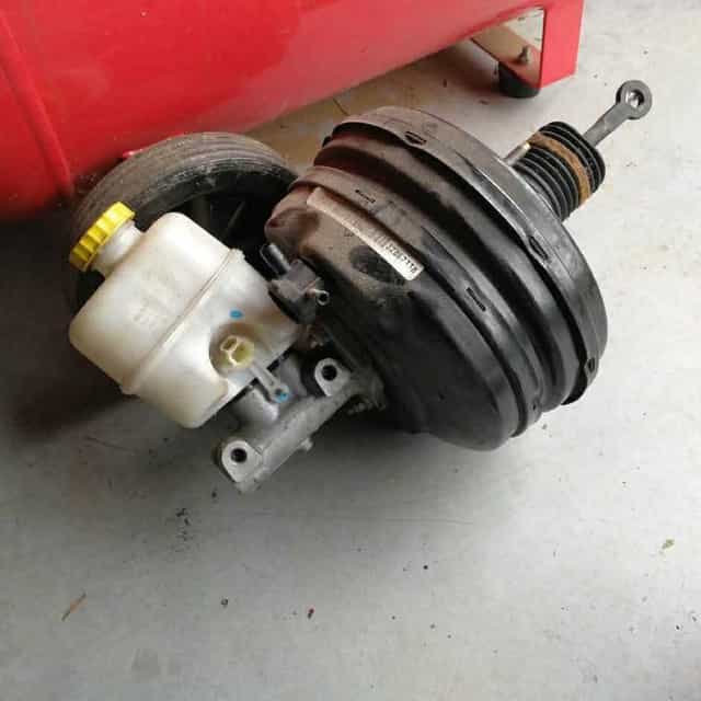Serwo do wspomagania i pompa hamulcowa jeep Cherokee 2,4 benzyna