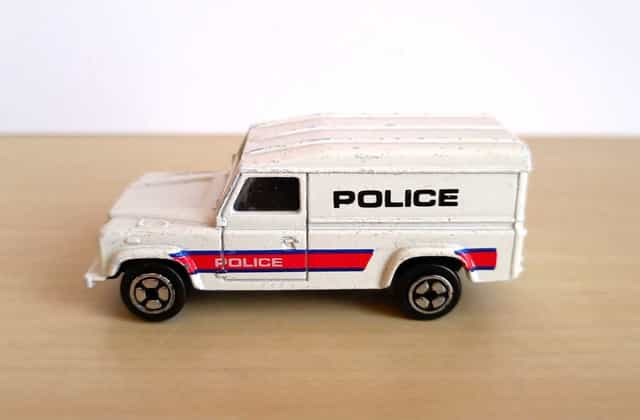 Corgi Juniors Land Rover Defender 110 Police