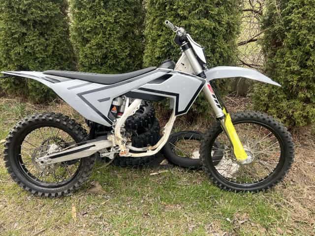 Husqvarna fc 250 kartery stator sxf wydech koła wiazka modul wtrysk rama zacisk kolanko magne...