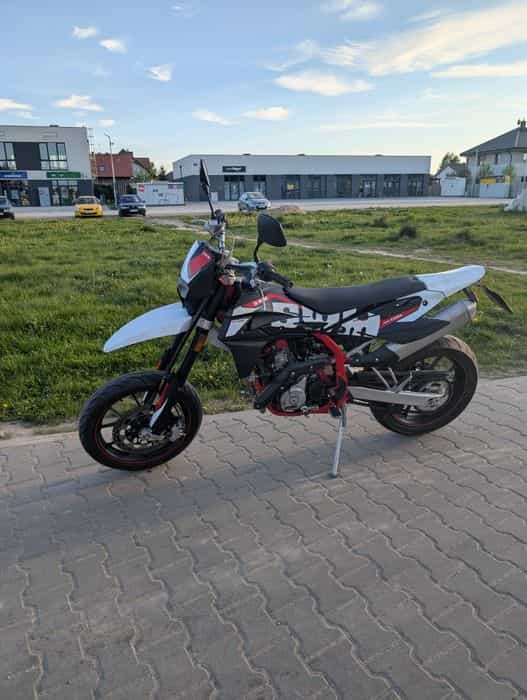 SWM SM 125-R – Włoskie Supermoto (Technologia Husqvarna!) | Kat. B / A1