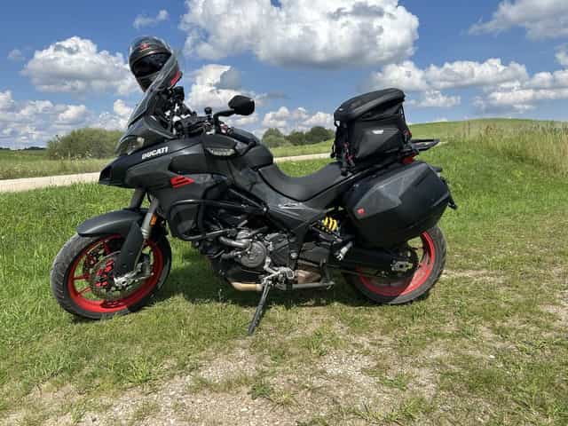 Ducati Multistrada V2S z polskiego salonu, stan idealny