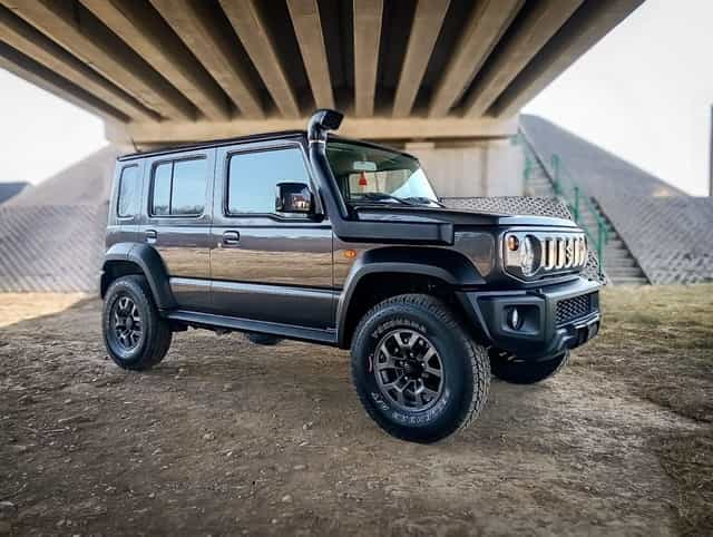Piękne Suzuki Jimny gotowe do podróży