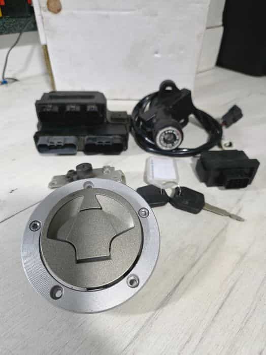 Moduł, stacyjka dwa kluczyki zestaw KAWASAKI ZX 10r