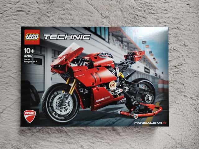 LEGO Technic 42107 Ducati Panigale V4 R