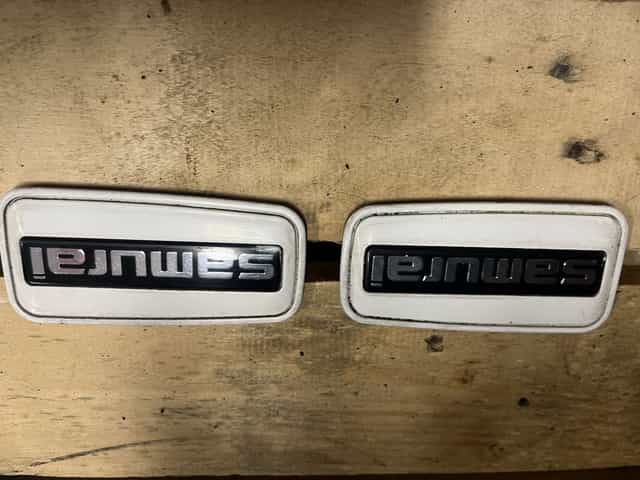 Suzuki samurai emblemat zaslepka oslona