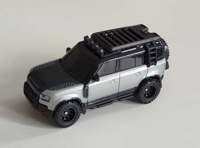 Hot Wheels 2023 Land Rover Defender 110 Premium