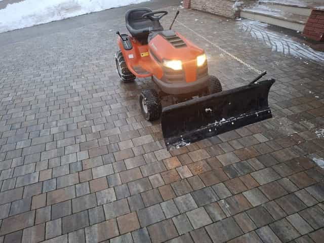 Kosiarka Husqvarna 12,5 KM + pług .Rok 2017