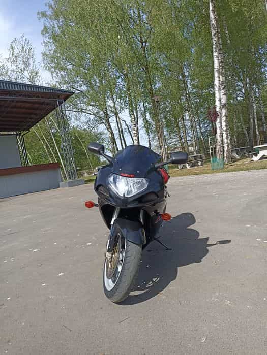 Suzuki gsxr k1 750
