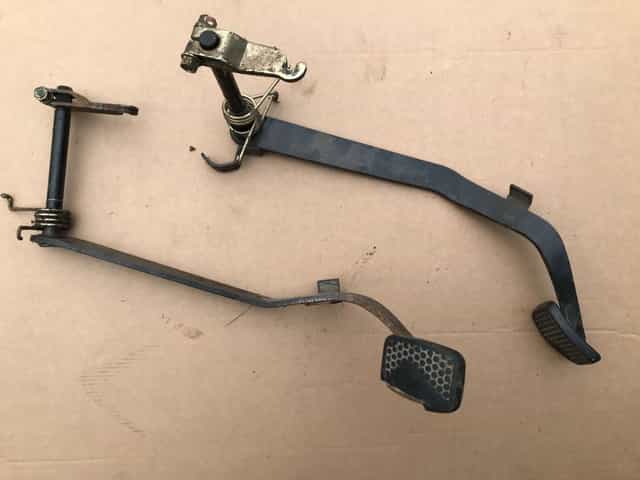 Suzuki samurai pedał sprzęgła łapka