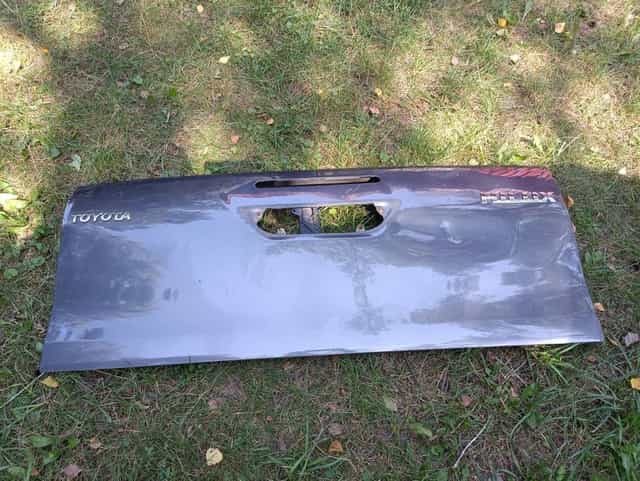 Toyota hilux klapa tył zamknięcie burty burta