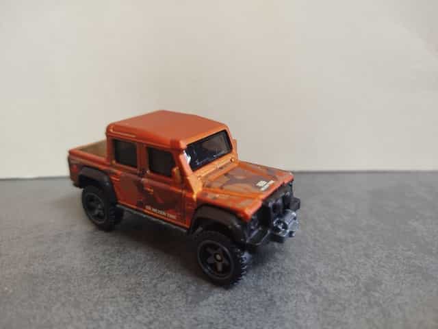 Hot Wheels '15 Land Rover Defender Double Cab FJV45
