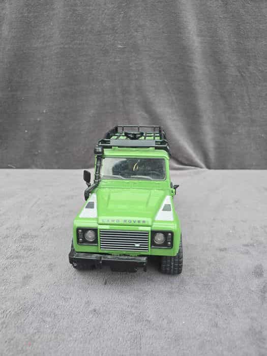 Bruder Land Rover Defender