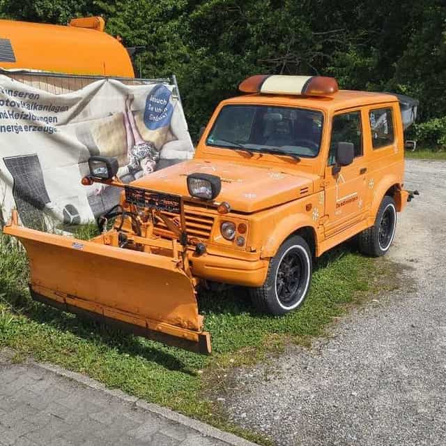 Suzuki Samurai 4x4 Pług śnieżny