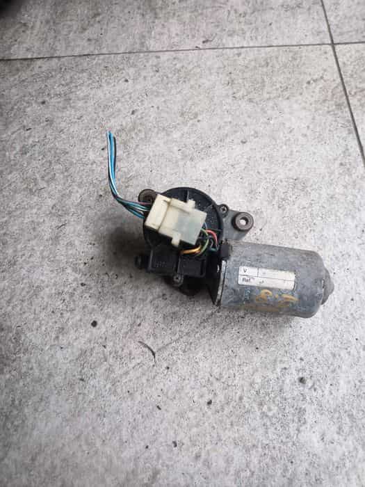 Silniczek wycieraczek Nissan Patrol K260