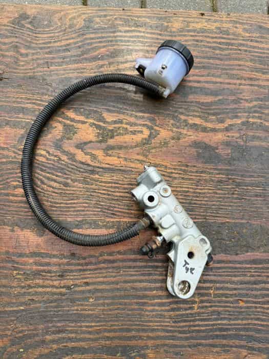 pompa hamulca tyl tylna hamulcowa BRP can am can-am outlander renegade