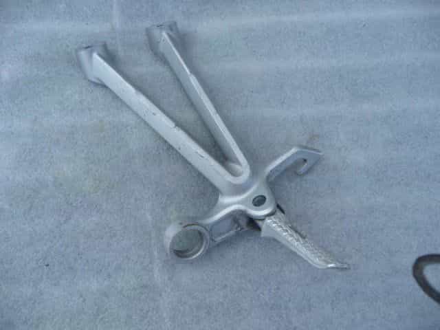 suzuki gsxr1000 k7 k8 set lewy tył podnóżek tylny