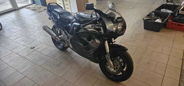 SUZUKI GSX-R GSXR 1100  części wsytke części bak owiewka lapma zegary