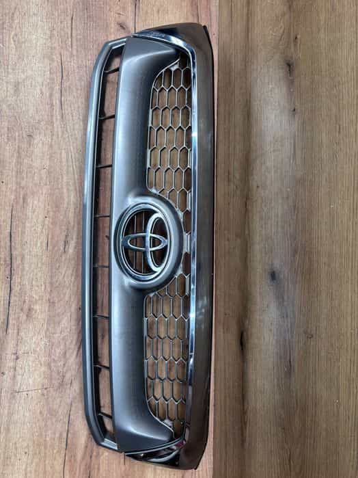 Grill atrapa zderzaka Toyota Hilux