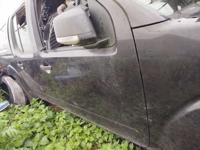 Nissan Navara D40 drzwi prawe przód