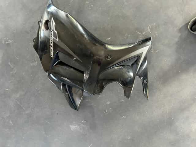 SUZUKI GSX 650 F BOK prawa owiewka