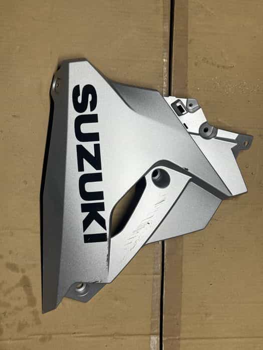 Plug suzuki gsxr 750 ploza wypelnienie owiewka