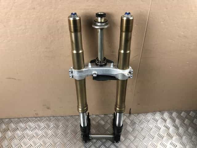 Suzuki GSX-R 600 700 K6 K7 Lagi Laga Lewa Prawa Ośka Półka Dolna 2007