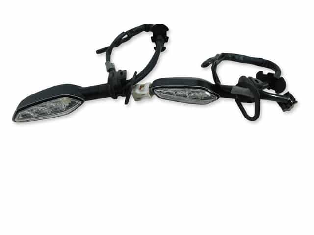 KIERUNEK KIERUNKOWSKAZ YAMAHA YZF-R1M RN32 15-20 U-11 2CR833400000 2CR833300000