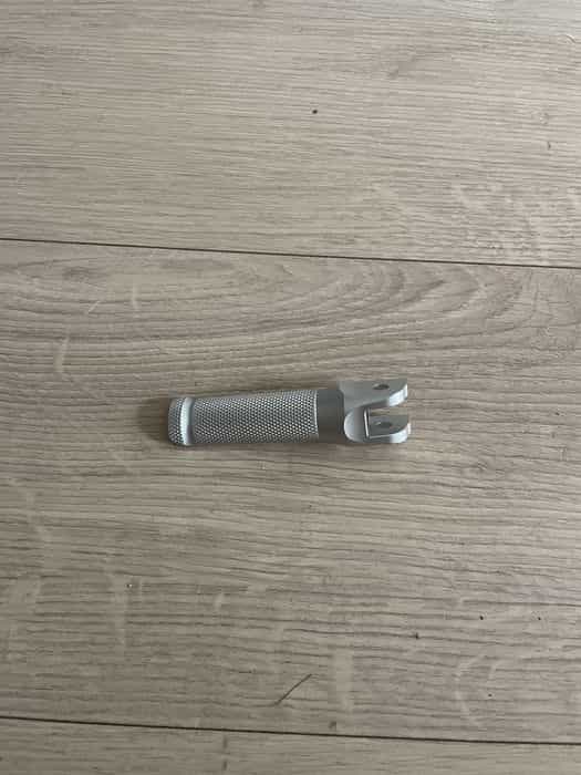 Podnóżek lewy Ducati Panigale V2 V4 959 . 1299