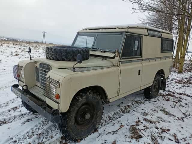Land Rover Defender 2.6 benzyna mały przebieg 45 tyś.