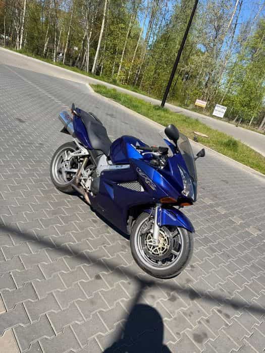 Honda VFR 800 VTEC RC46 / super stan / niebieskie malowanie