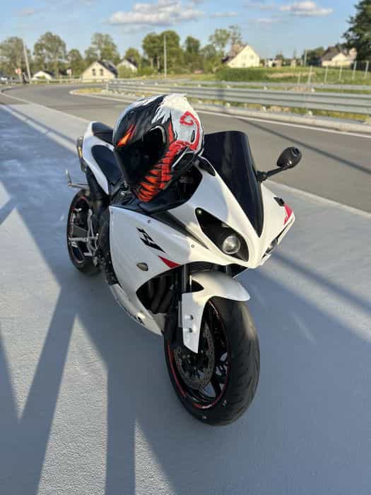 Yamaha r1 rn22  2010