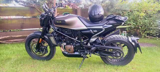 Husqvarna Svartpilen 701