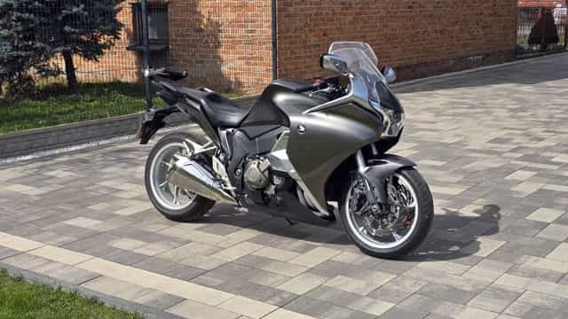 Honda VFR 1200F DCT 2015 automat BEZWYPADKOWA  film