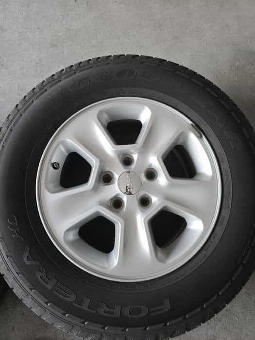 Kola jeep grand cherokee wk2