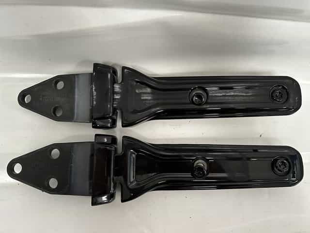 zawiasy klapy tylnej jeep wrangler 68282145