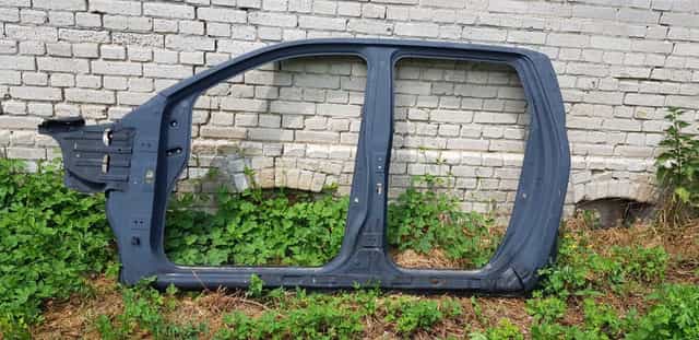 próg poszycie słupek Nissan Navara nowy