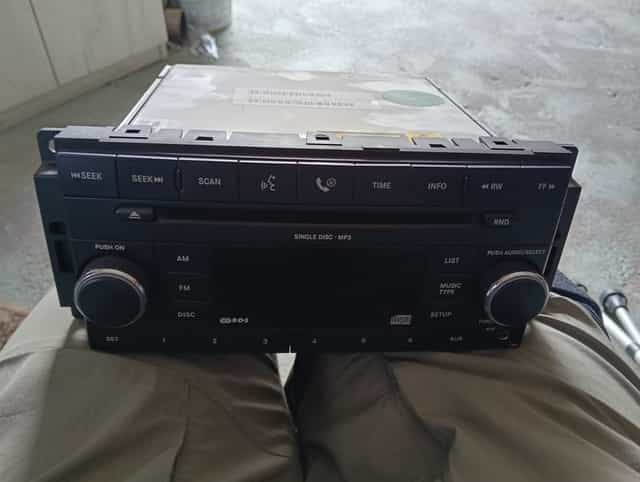 Sprzedam radio samochodowe Jeep Wrangler