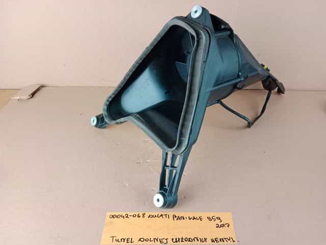 Ducati Panigale 959 Tunel Dolnej Chłodnicy Wentylator Wiatrak Wlot 16+