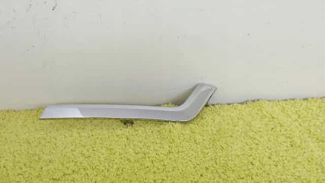 listwa chrom grilla przód prawa toyota hilux 20r- lift oryginał