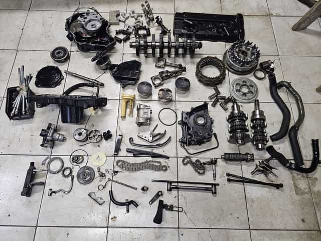 Kawasaki ZZR 1200 silnik części wał kapa skrzynia sprzęgło pompa korba